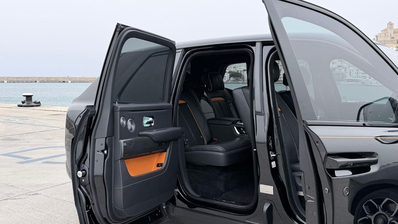 Rolls-Royce Cullinan — FFGR Jets chauffeured ground transfer