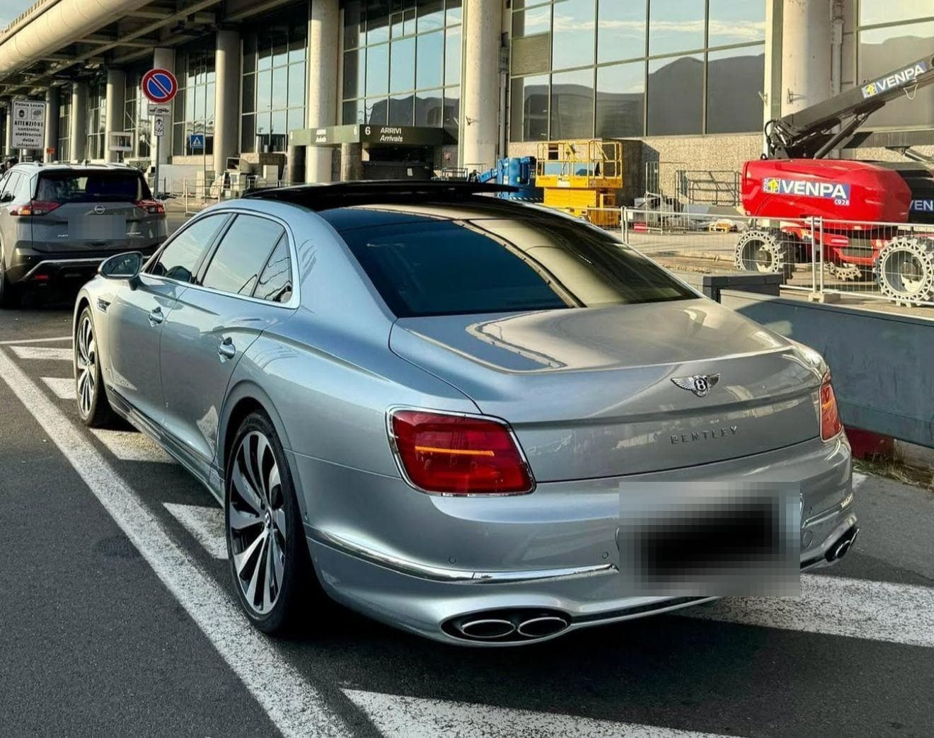 Bentley Flying Spur | FFGR Jets chauffeured ground transfer